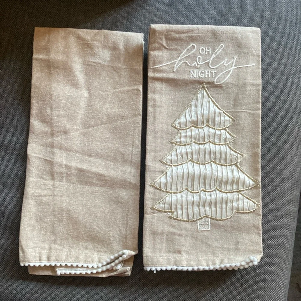 NWOT Christmas Dish Towels Neutrals Farmhouse Shabby Chic Tan White Beige